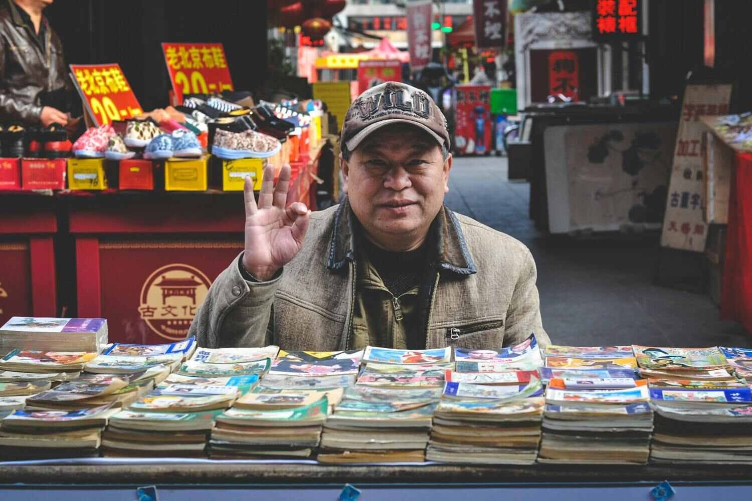 销售课程 - 亚洲男性销售经理展示专业商务技巧 - ISEIE中国