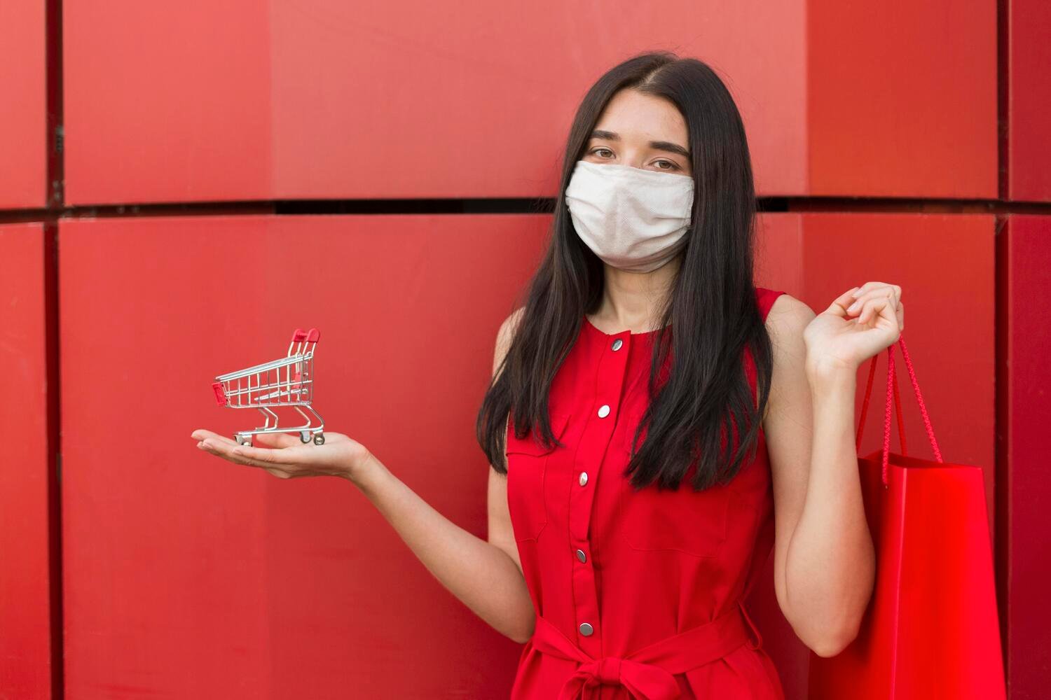 销售课程 - 女性销售顾问展示自信专业沟通能力 - ISEIE中国