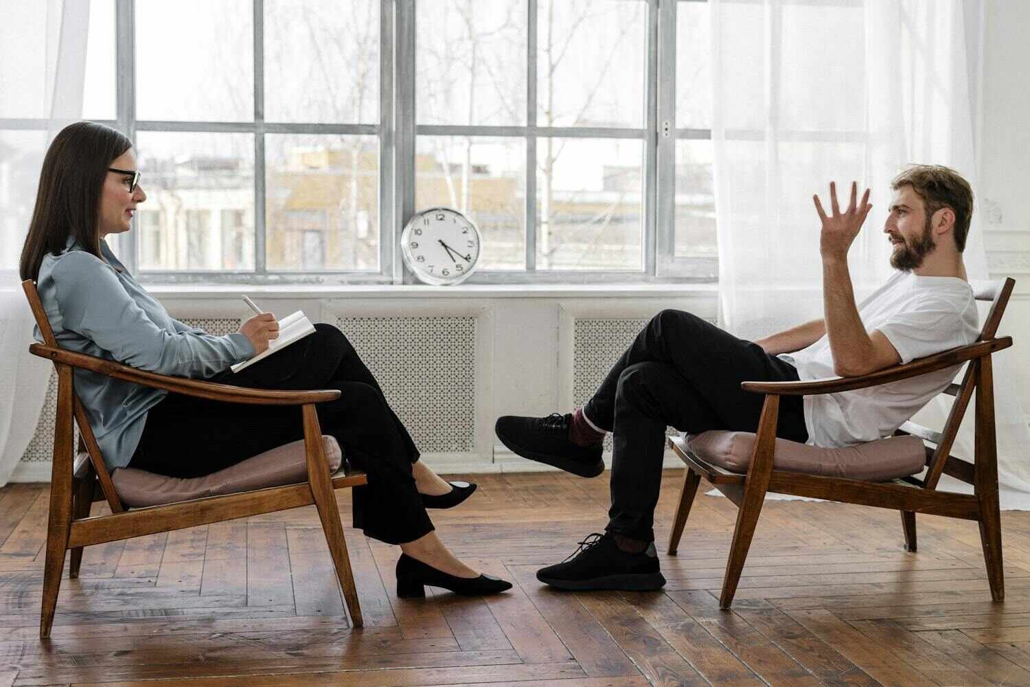 教练课程 - 男性接受教练辅导展示个人教练一对一指导与心理成长支持 - ISEIE中国
